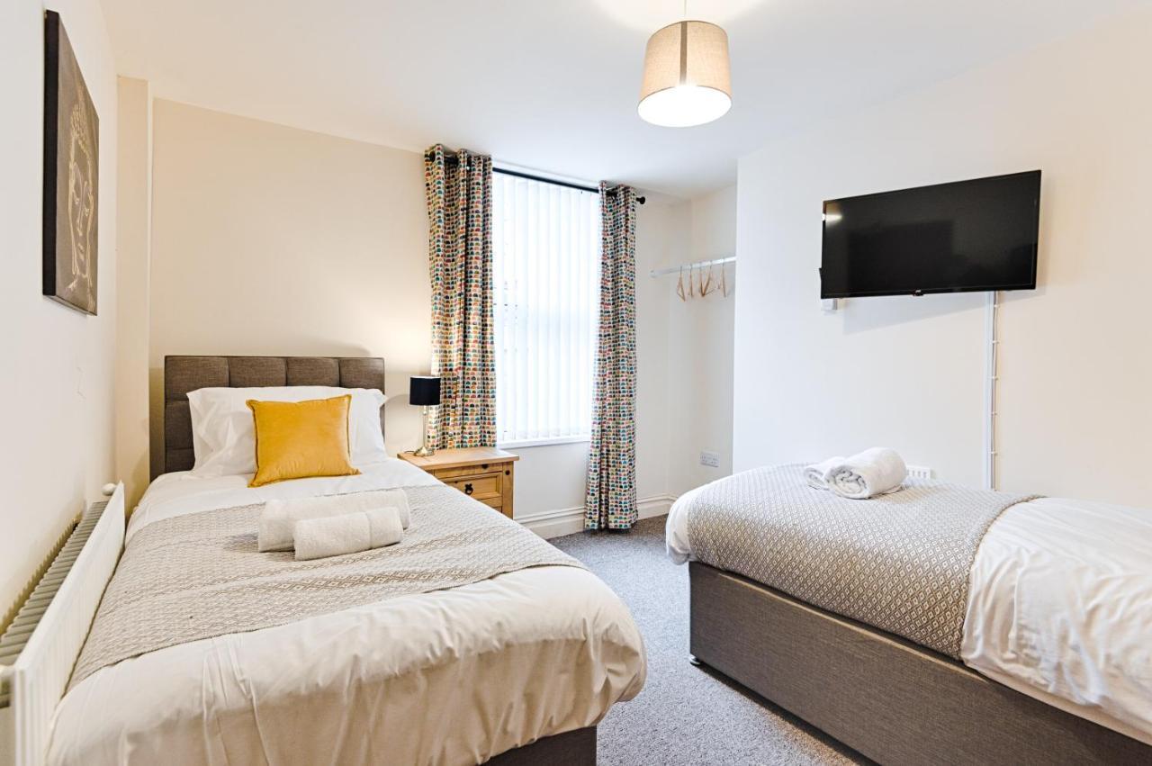 King Eddie's Place -tv In Every Bedroom! Swansea