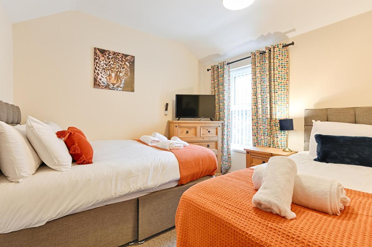 King Eddie's Place -tv In Every Bedroom! *
