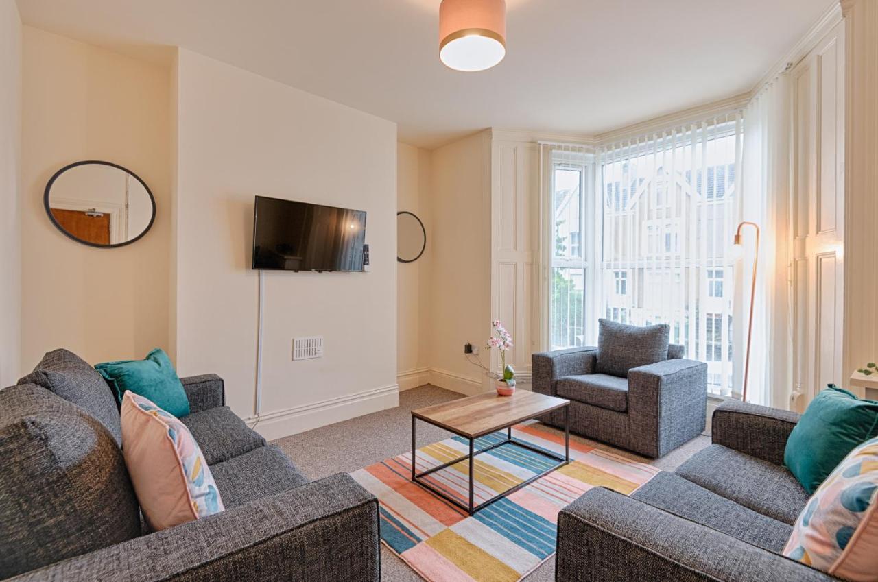 King Eddie's Place -tv In Every Bedroom! *