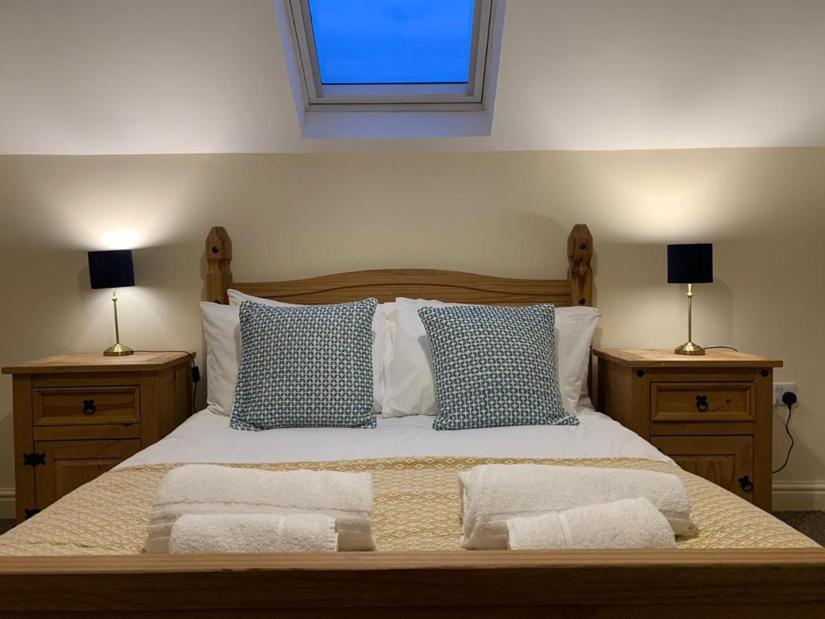 Apartment King Eddie's Place -tv In Every Bedroom! Swansea