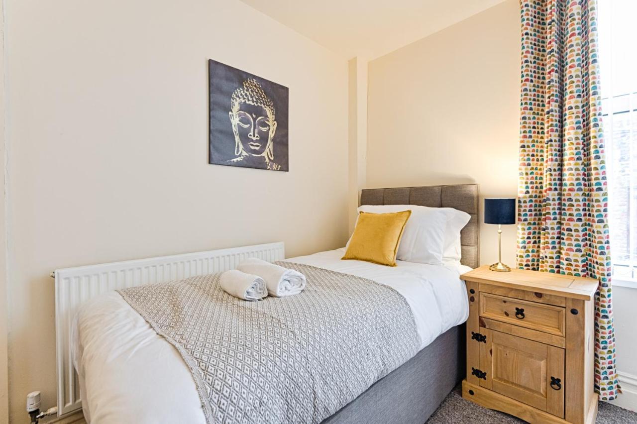 King Eddie's Place -tv In Every Bedroom! Swansea